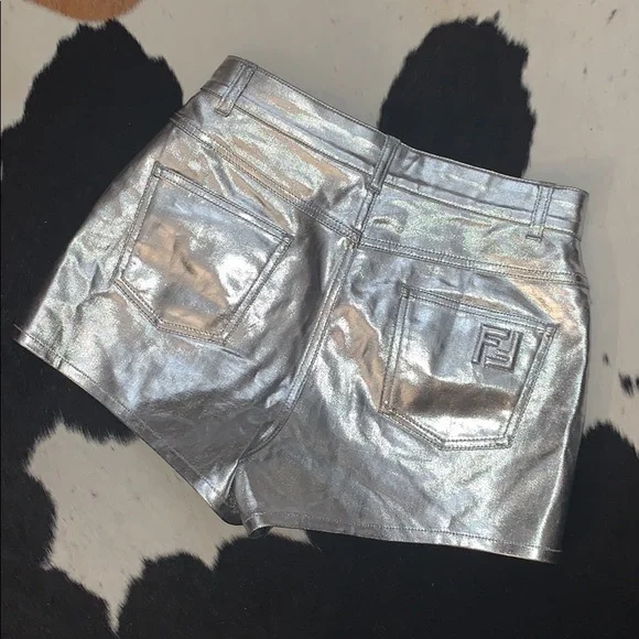 Fendi x Nicki Minaj Prints On collection shorts - Picture 5 of 16